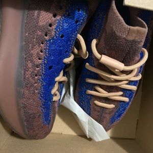 I am selling these yeezy 380 i just bought.